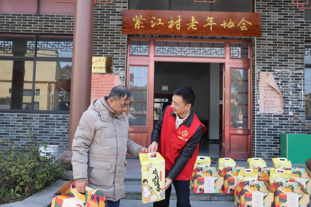 暖春意，敬老情-万搏在线开户-万搏(中国)多年坚持慰问孤寡老人